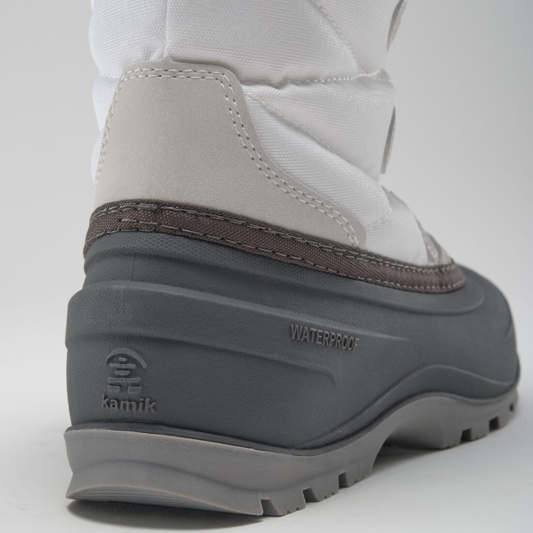 WHITE : MOMENTUM 3 Inside View