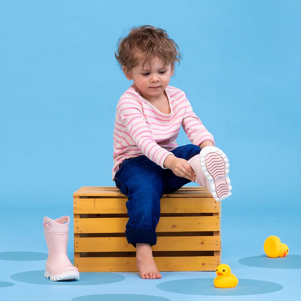 BLACK : Drizzle – Kids’ Rain Boots Lifestyle