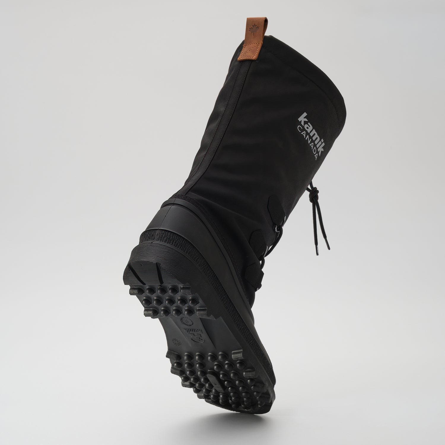 Black : Canuck Women's Winter Boots - Outsole View