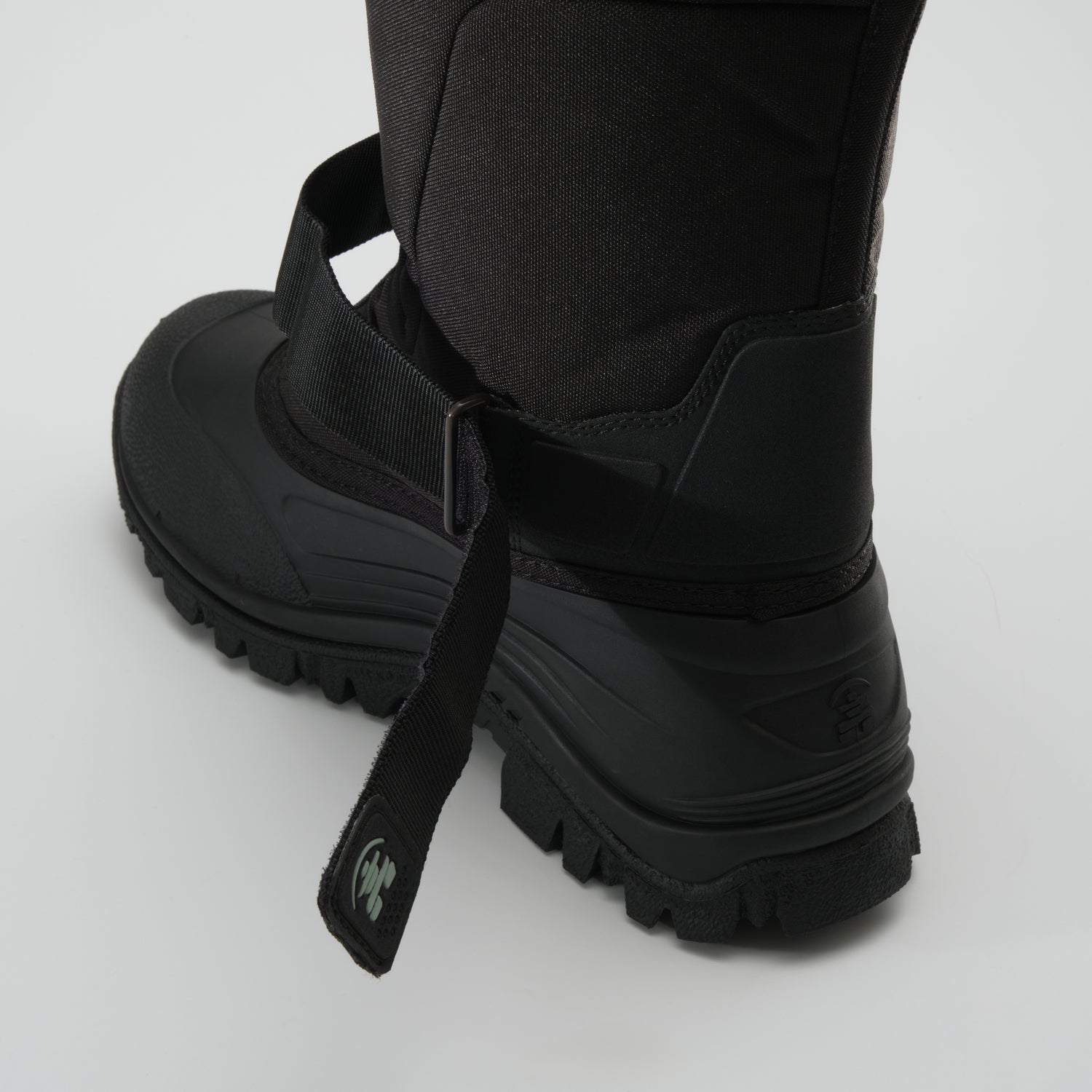 Black : Greenbay 4 Women's Winter Boots - Three-Quarter Back View