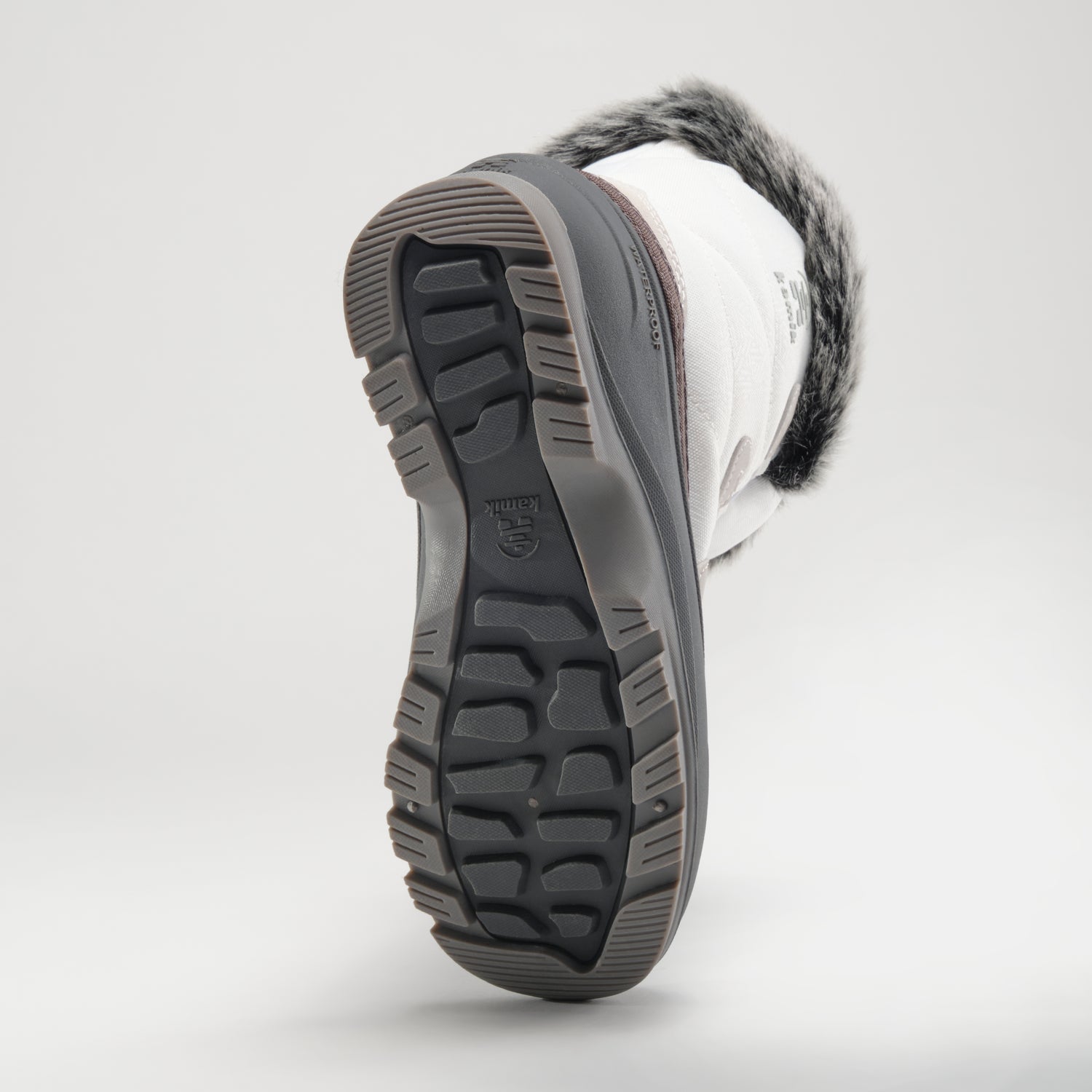 White : Momentum Low 2 Women's Winter Boots - Outsole View
