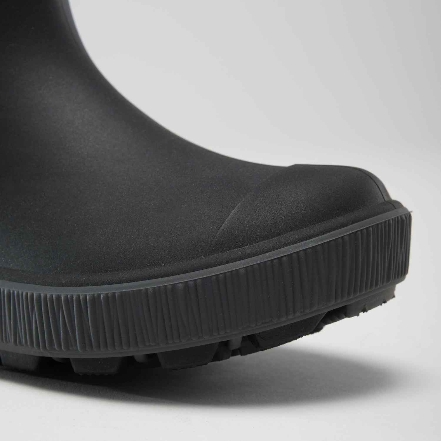 Black-Charcoal : Riptide Kids' Rain Boots - Side View Close-up
