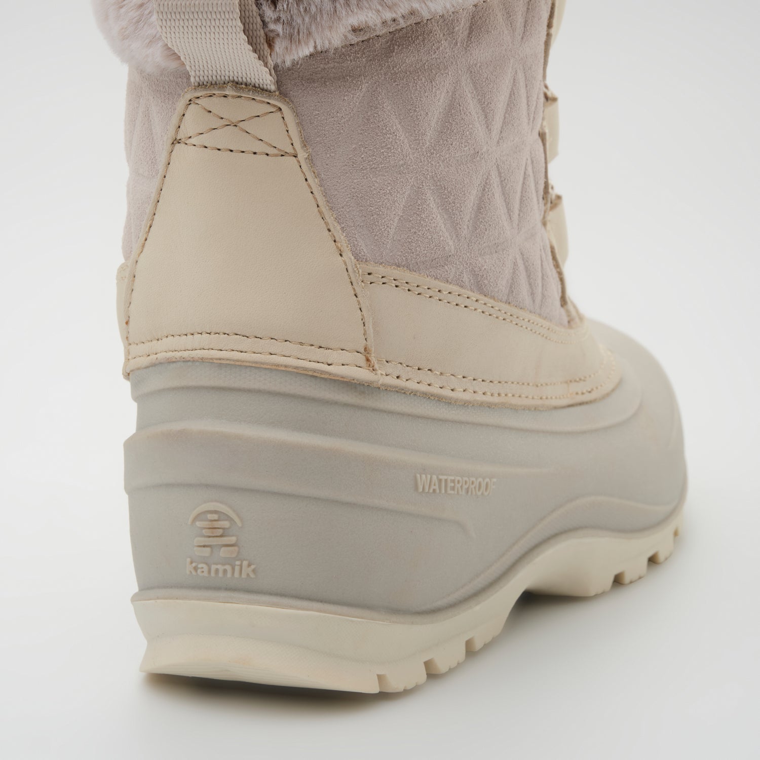 Off White : Snovalley 7 Women's Winter Boots - Close-up Back View