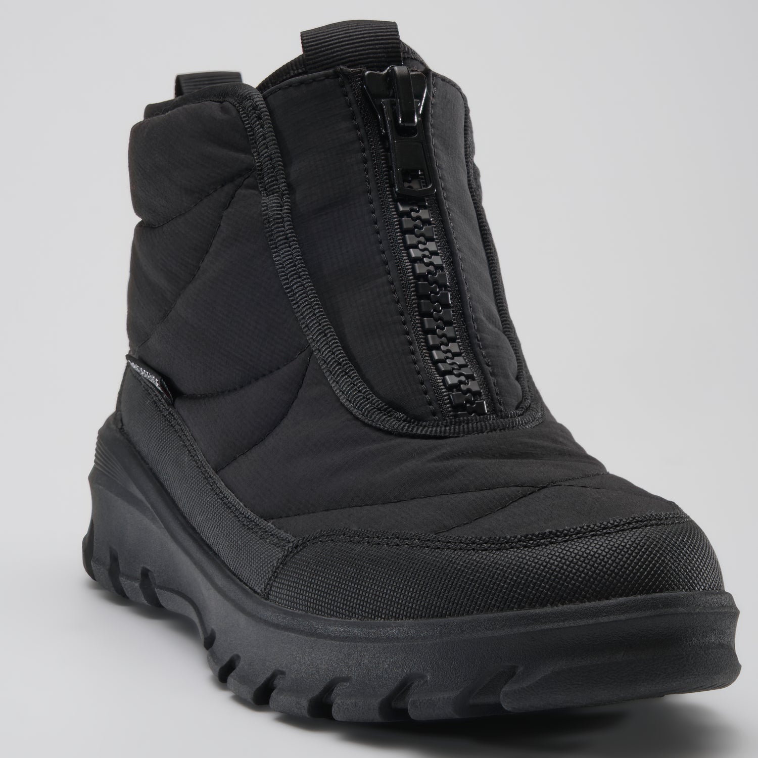 Black : Snowdon Low Wide Women's Winter Boots - Three-Quarter Front View