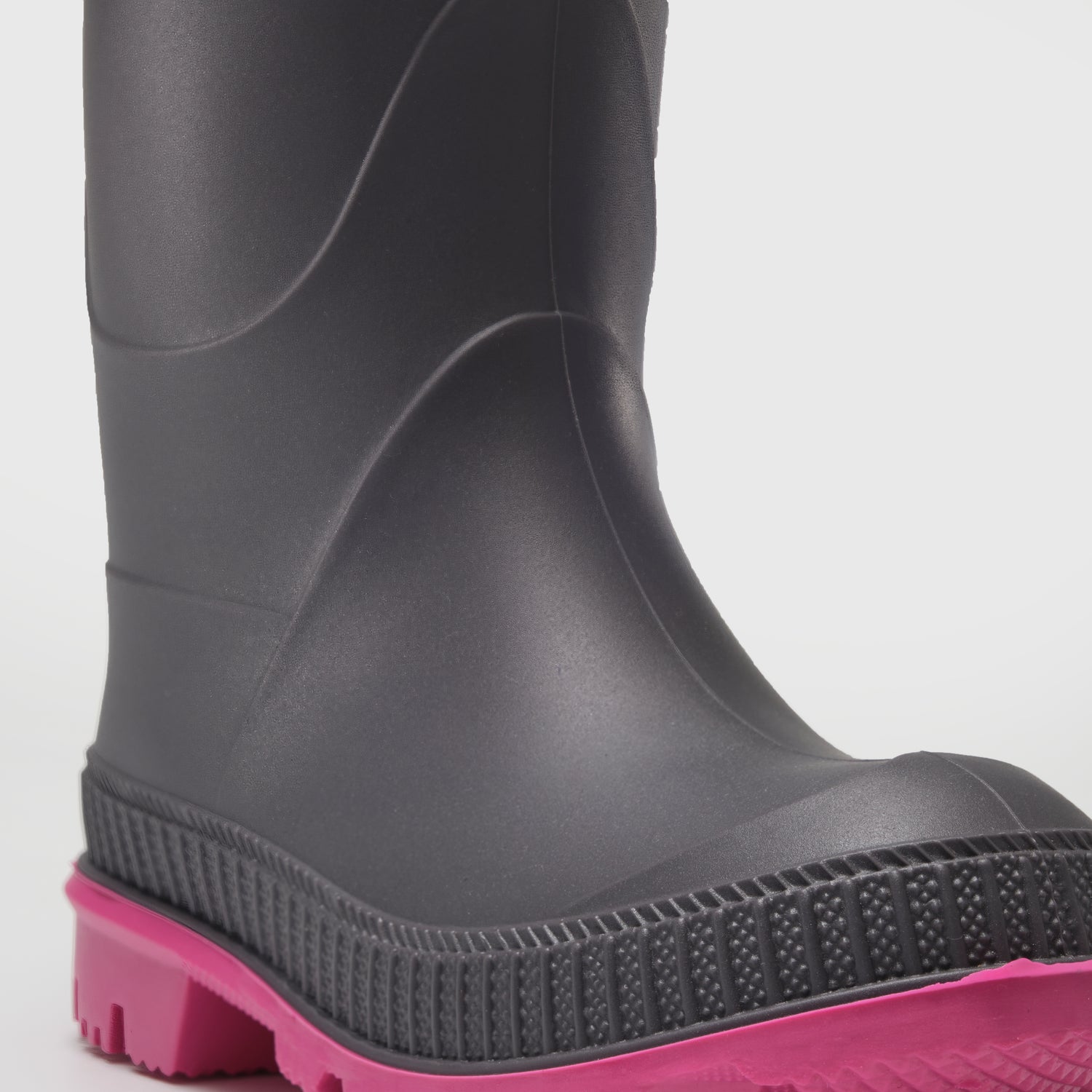 Charcoal-Magenta : Stomp Kids' Rain Boots - Three-Quarter View Close-up