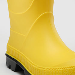 Yellow-Black : Stomp Kids' Rain Boots - Three-Quarter View Close-up