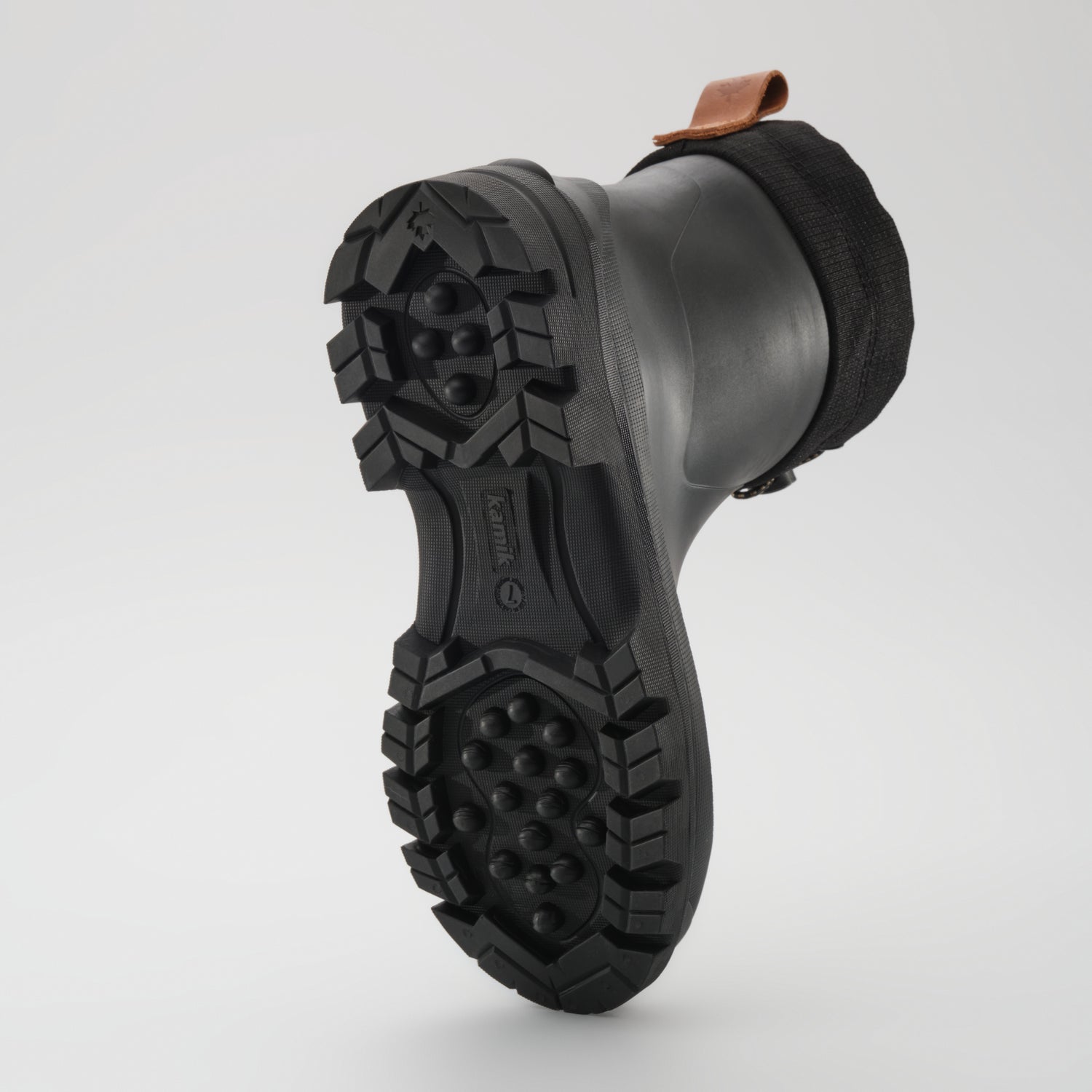 Black : Tundra Mid Men's Winter Boots - Outsole View