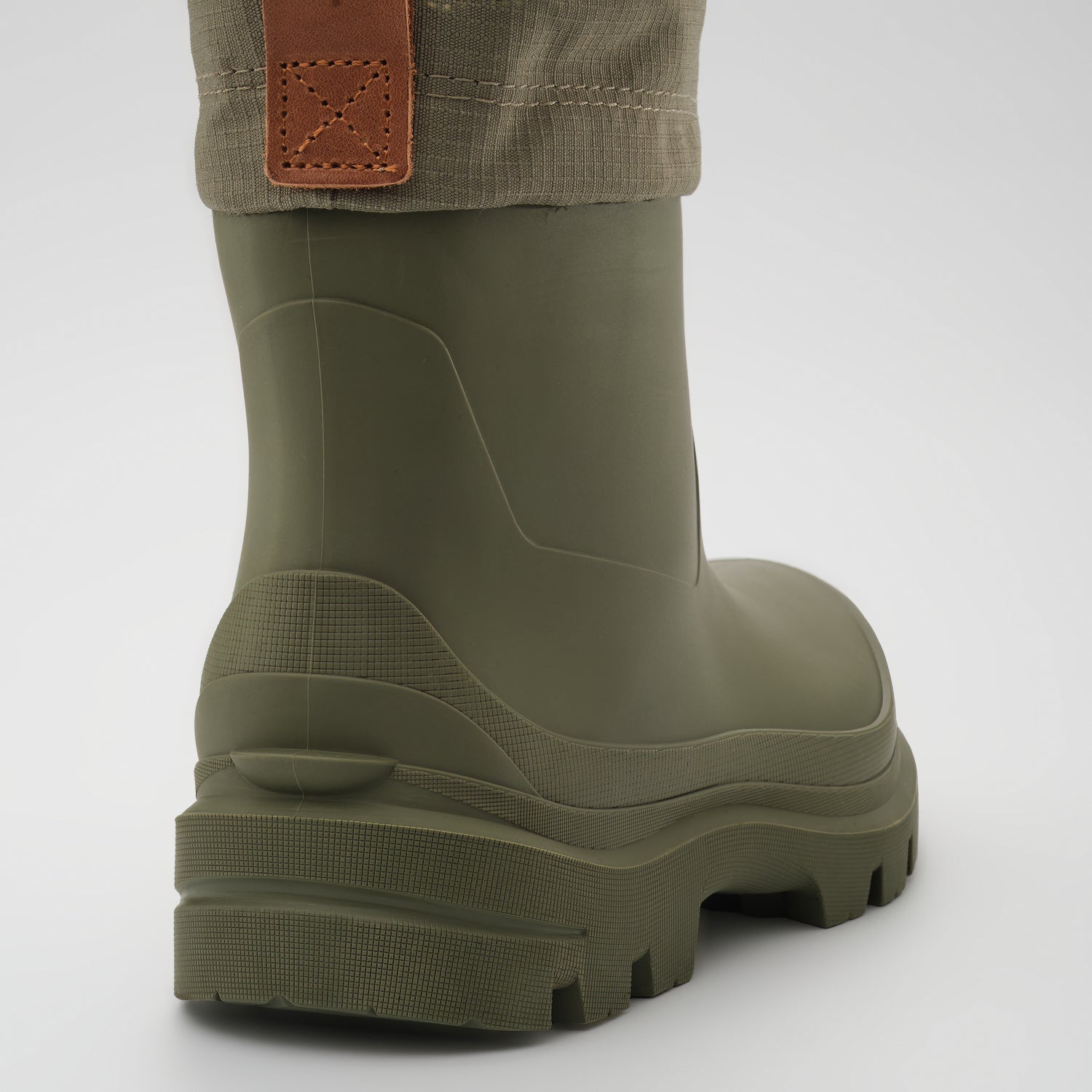 Moss : Tundra Mid Men's Winter Boots - Zoom-in Back View