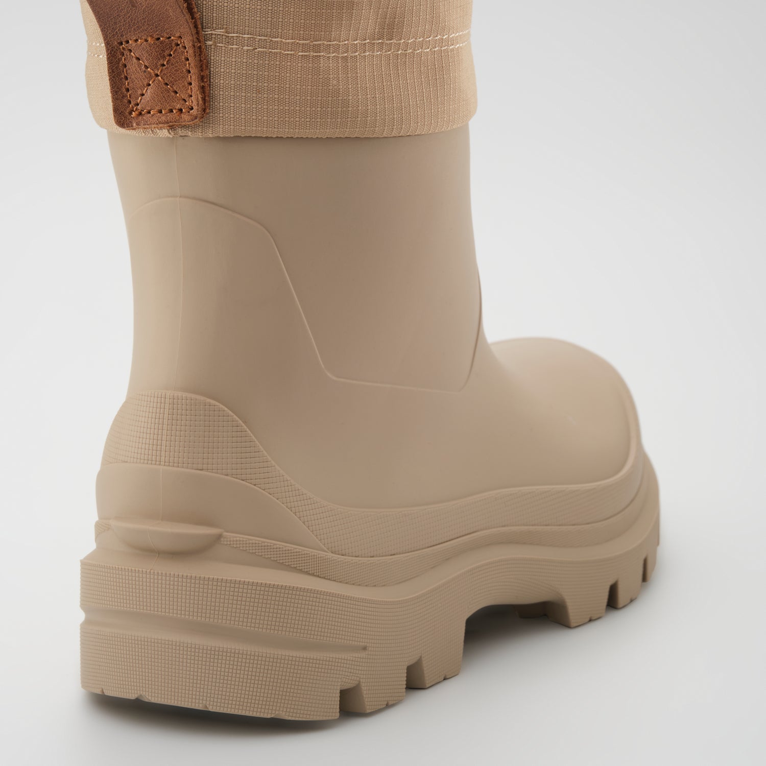 Fossil : Tundra Mid Women's Winter Boots - Zoom-in Back View