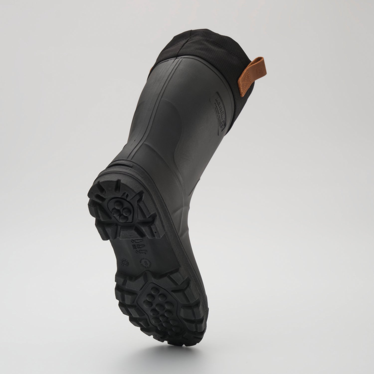 Black : Tundra Men's Winter Boots - Outsole View