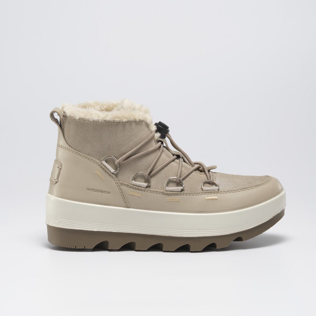 LIGHT TAUPE : CELESTE LO Lifestyle
