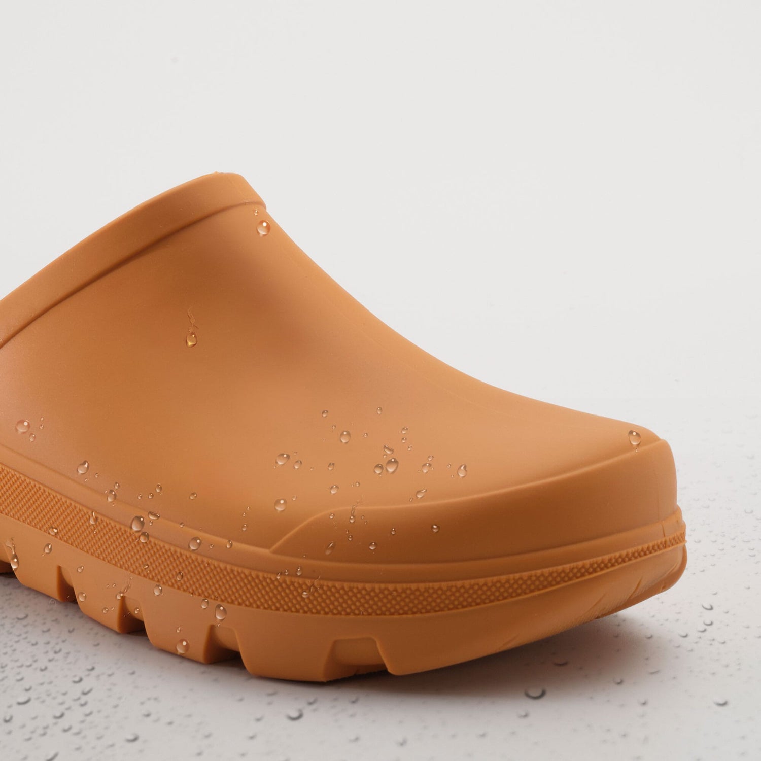 FOSSIL : Nova - Slip-On Clogs Front View