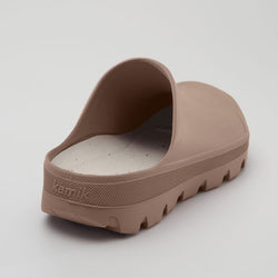 MOCHA MOUSSE : Nova Mocha Mousse - Slip-On Clogs Sole View